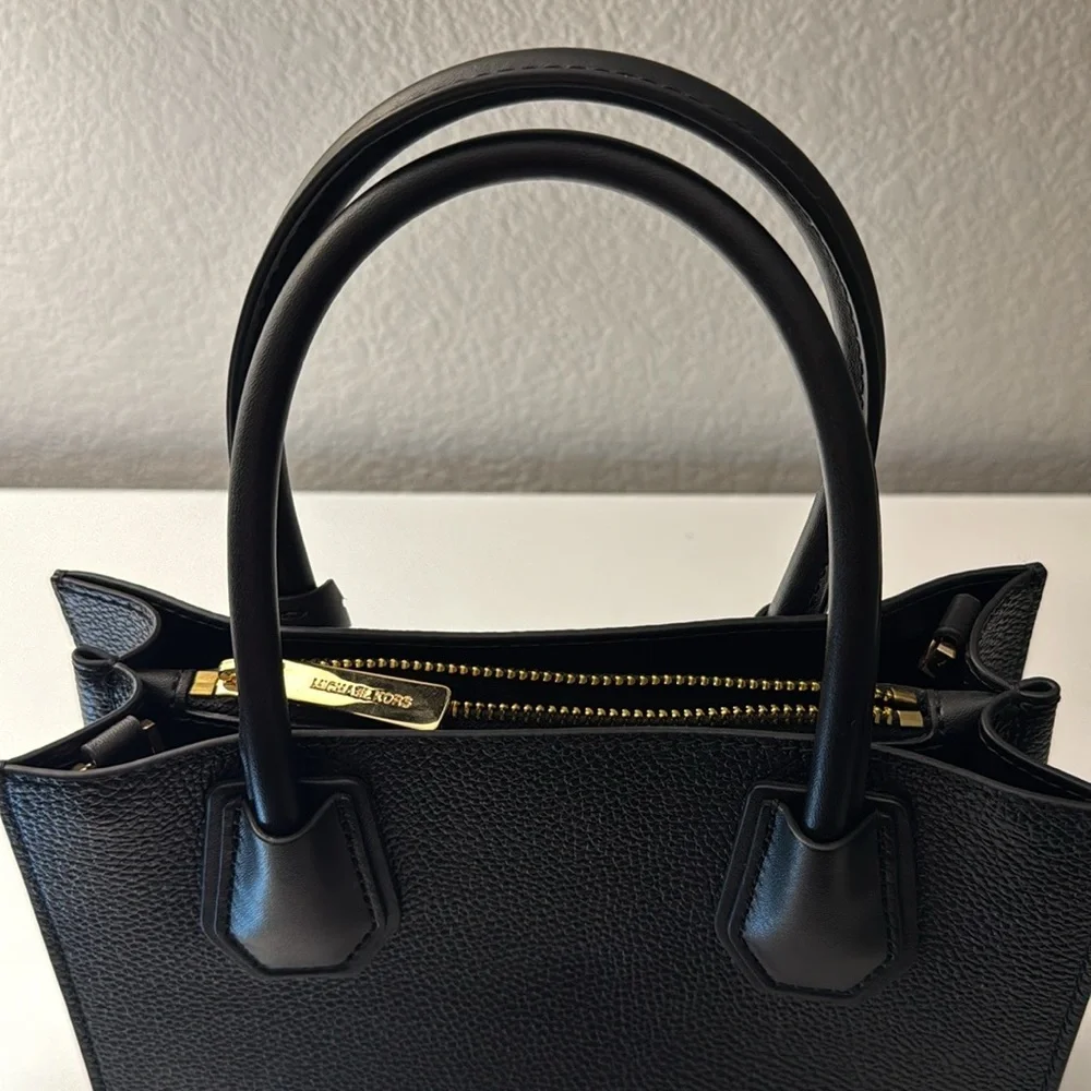 Michael Kors Crossbody - Picture 5 of 9